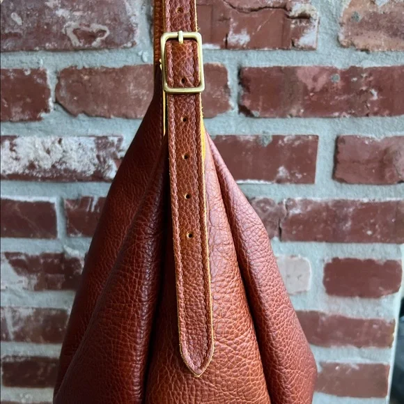 Portland Leather Goods Aspen Shoulder Bag in Sienna Pebbled Leather - Picture 4 of 11